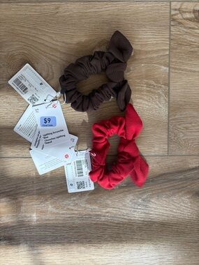 lululemon brown and red hair scrunchie set